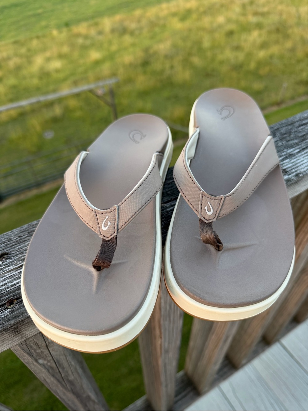 OluKai Women's NU’ A PI’ O waterproof flip flops size 10